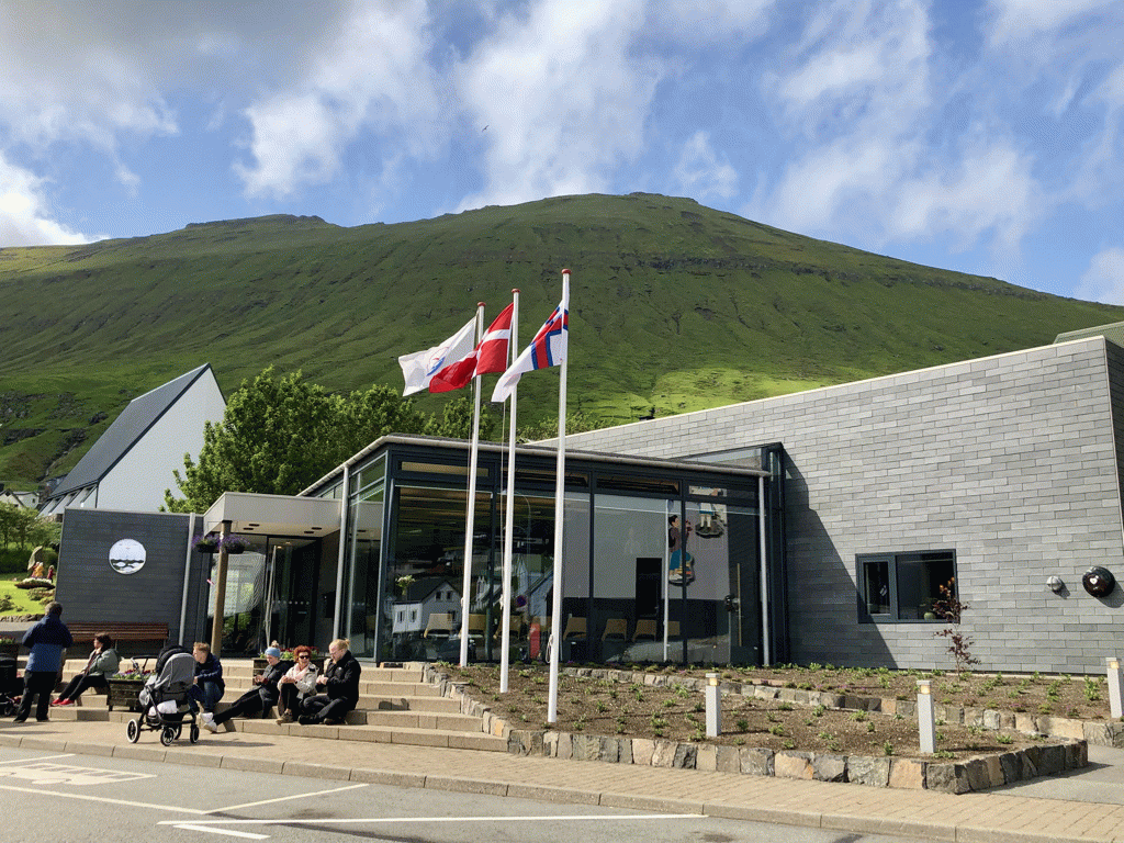 Fuglafjørður municipality &amp; town hall