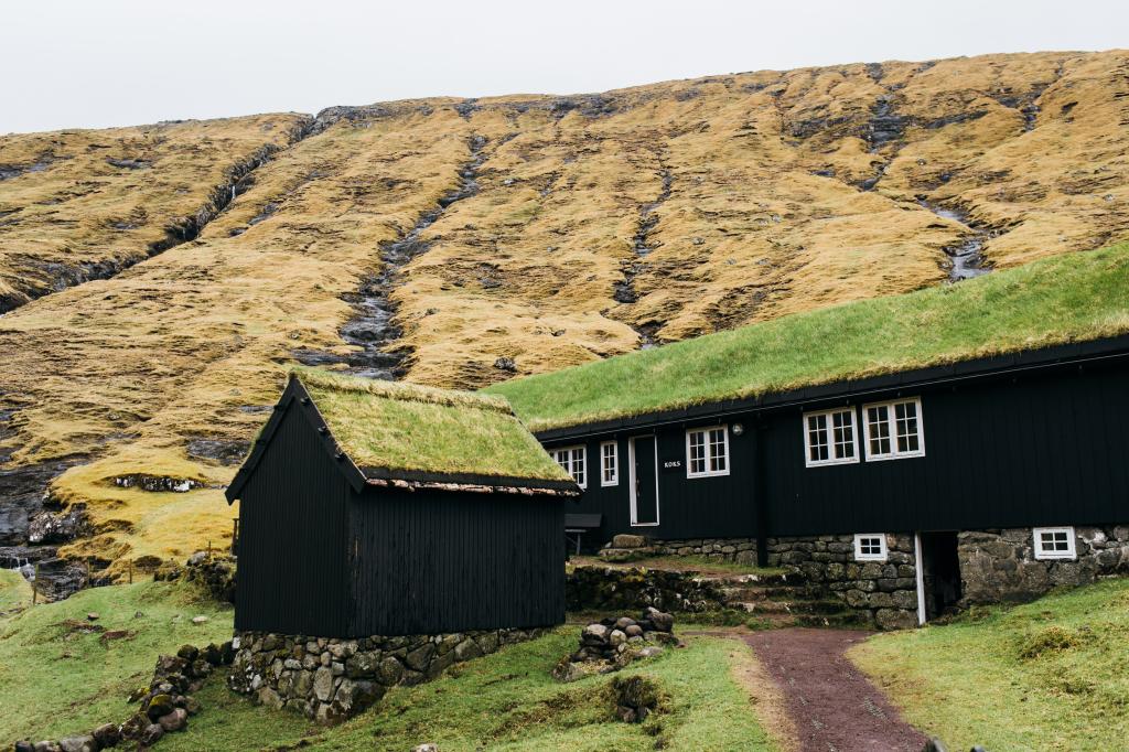 Leynavatn-Vestmanna-Hike-Villagepath-Faroe-Islands