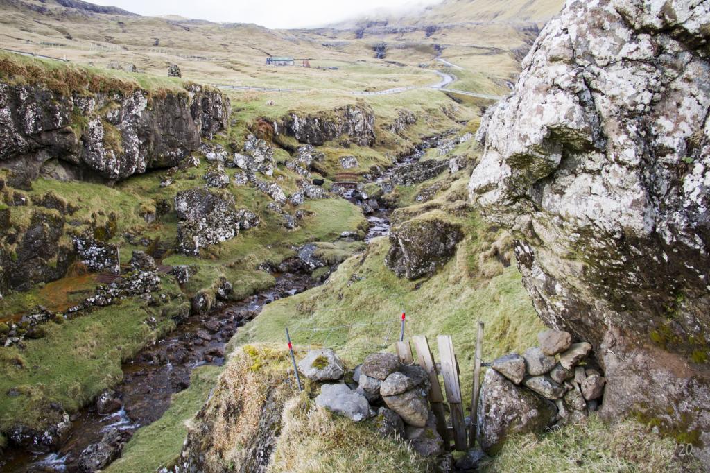 Hiking-Villagepath-Faroe-Islands-Norðradalur-Syðradalur-