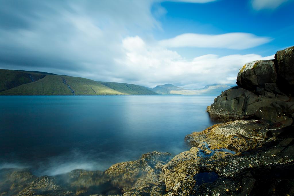 Hiking-Villagepath-Faroe-Islands-Oyrargjógv-Sørvágur