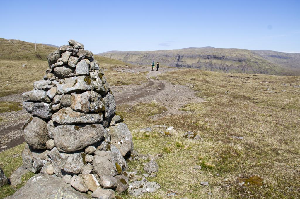 Hiking-Villagepath-Faroe-Islands-Oyrargjógv-Sørvágur