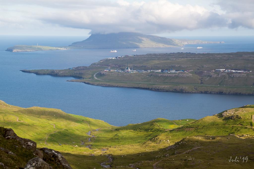 Hiking-Villagepath-Faroe-Islands-Signabøur-Kaldbak