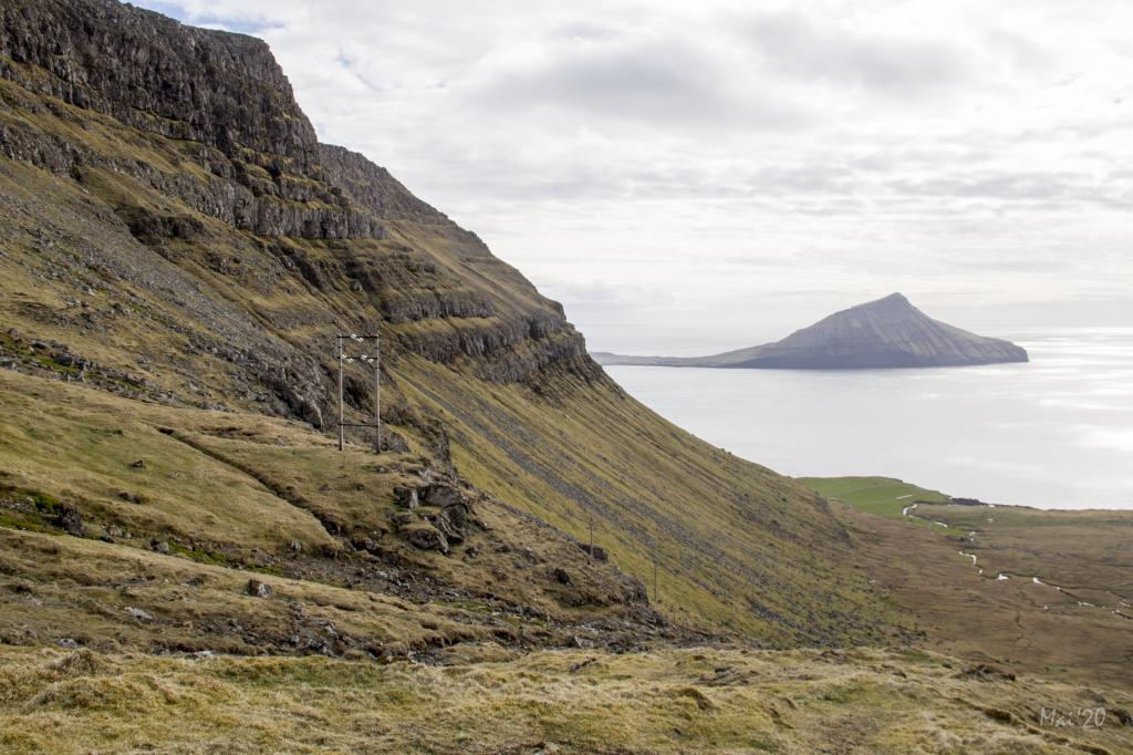 Hiking-Villagepath-Faroe-Islands-Sundshálsur-Syðradalur