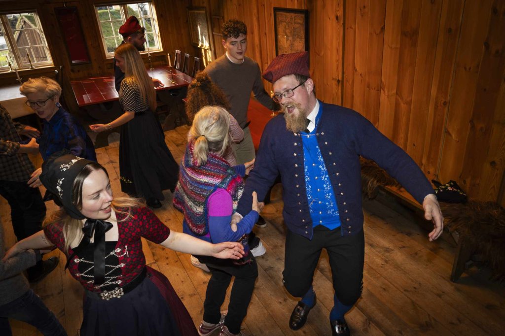 Faroese chain dance for beginners