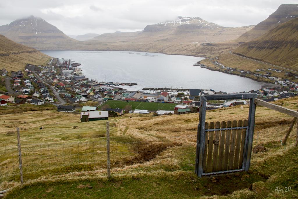 Fuglafjørður - Hellurnar