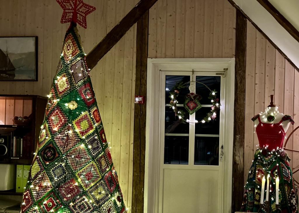 Crochet Christmas Tree Lighting