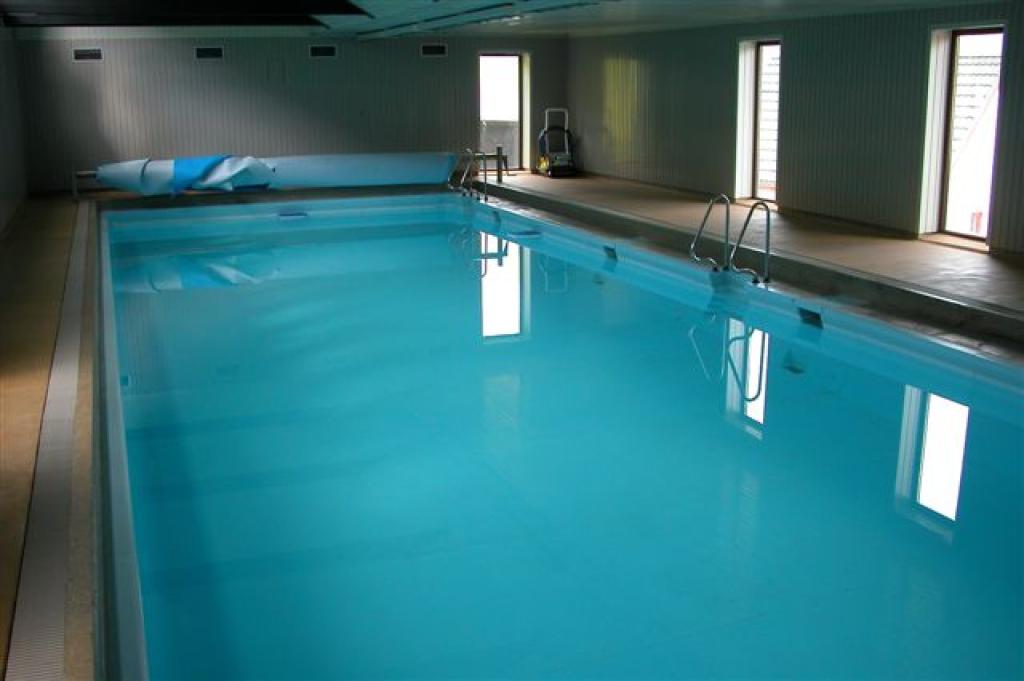 Swimming pool in Hestur