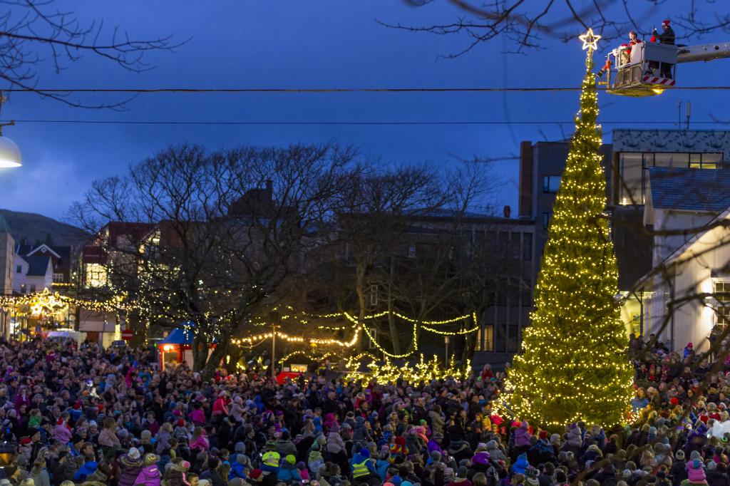 The Christmas tree lights up in Tórshavn