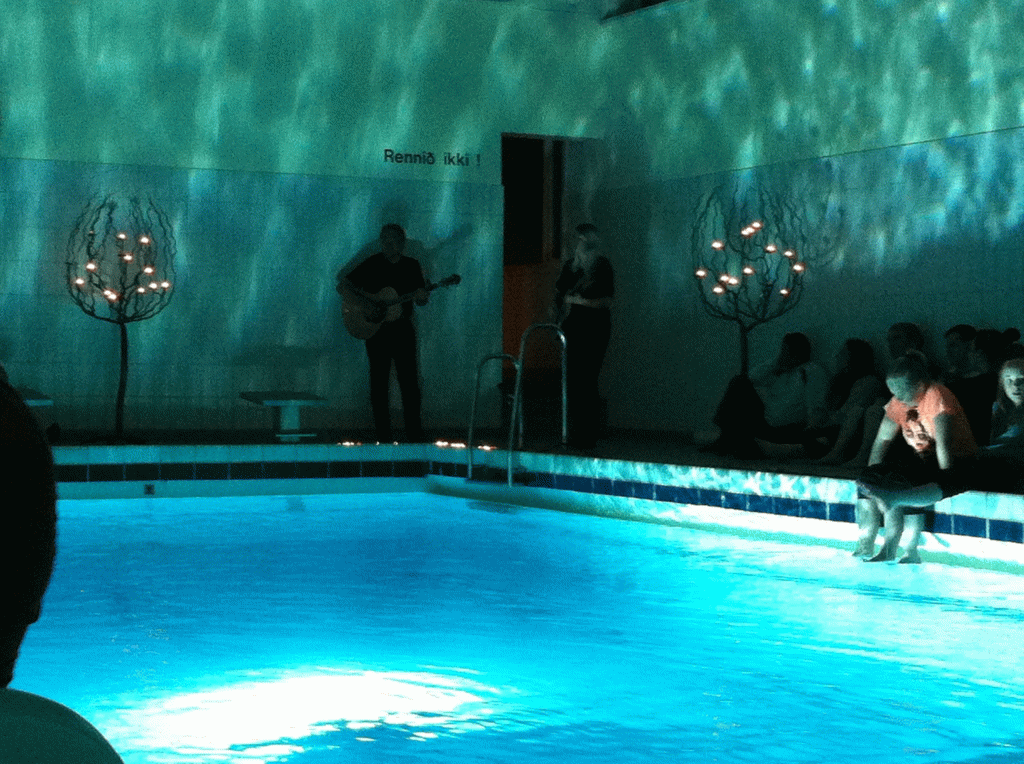 Swimming pool in Fuglafjørður
